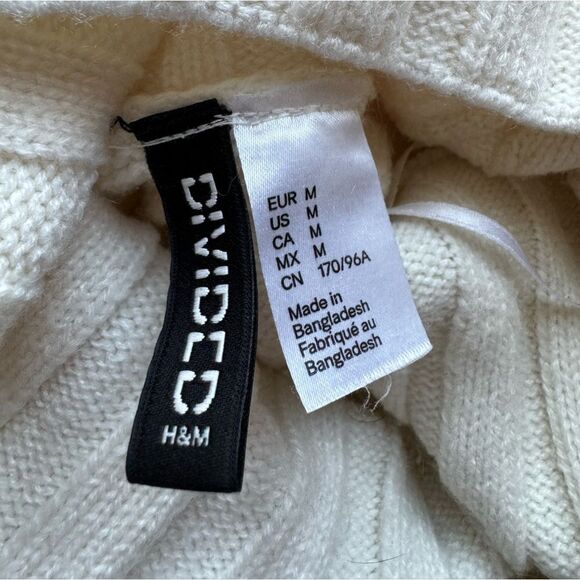 ❌SOLD❌ H&M Divided Cropped Knit Sweater - Picture 7 of 7